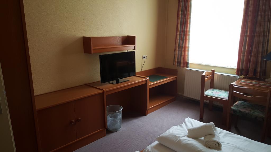 Hotel Ratskeller Luchow Ruang foto