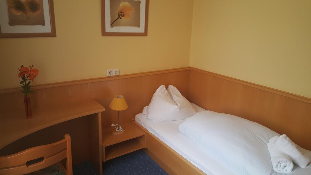 Hotel Ratskeller Luchow Ruang foto